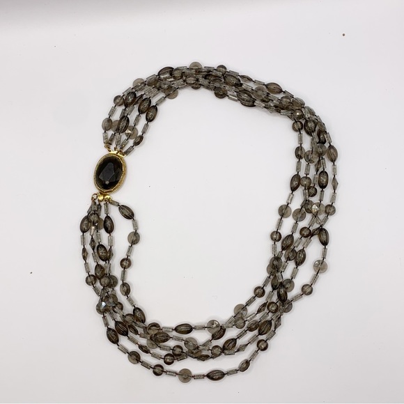 Vintage multistrand lightweight gray plastic bead necklace with decorative clasp - Picture 2 of 12